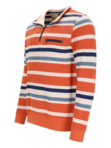 Oranger gestreifter Pullover mit Halb-Reißverschluss und Taschen-Detail.