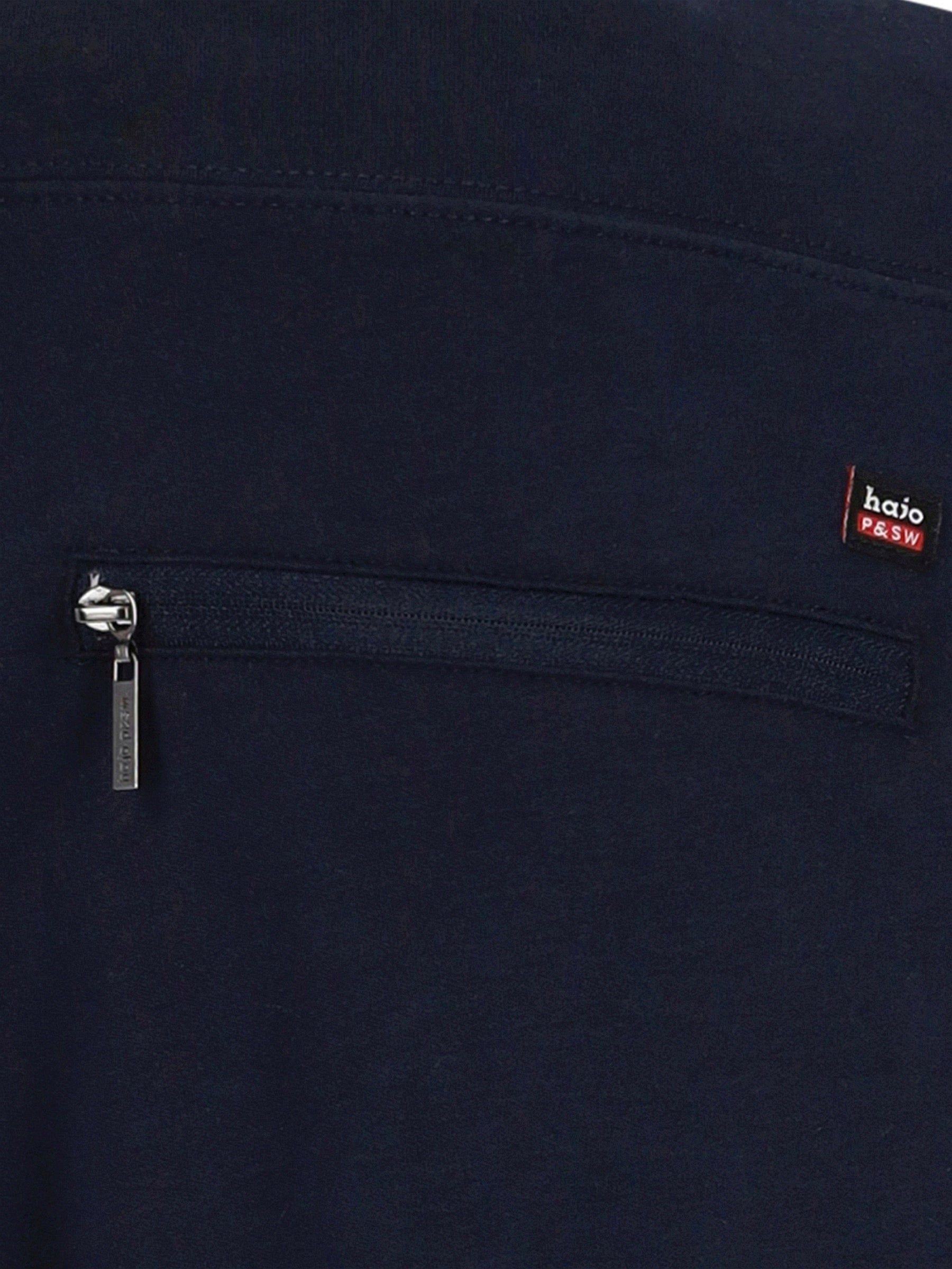 Schwarze Hosenträger mit Reißverschluss-Tasche, silbernem Reißverschluss und Markenlogo.