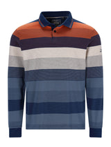 Gestreiftes Poloshirt mit Marine-, Orange- und Weißstreifen auf einem Baumwollmischgewebe.