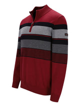 Roter und grauer gestreifter Viertel-Reißverschluss-Pullover mit texturiertem Strickmuster, wahrscheinlich aus Baumwolle oder Polyester-Mischung.