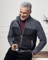 Grau-schwarze Steppjacke mit Reißverschluss für Herren.