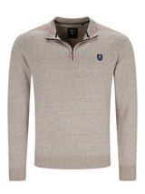 Beiger Strukturen-Pullover mit Halbzip-Kragen und Logo-Patch auf der linken Brust.