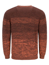 Rostfarbener Pullover mit gemaschtem Gewebe und gerippten Manschetten, wahrscheinlich aus Wolle oder Baumwollmischung.