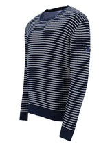 Marineblauer und weißer gestreifter Pullover mit gerippten Manschetten, Kragen und Saum.