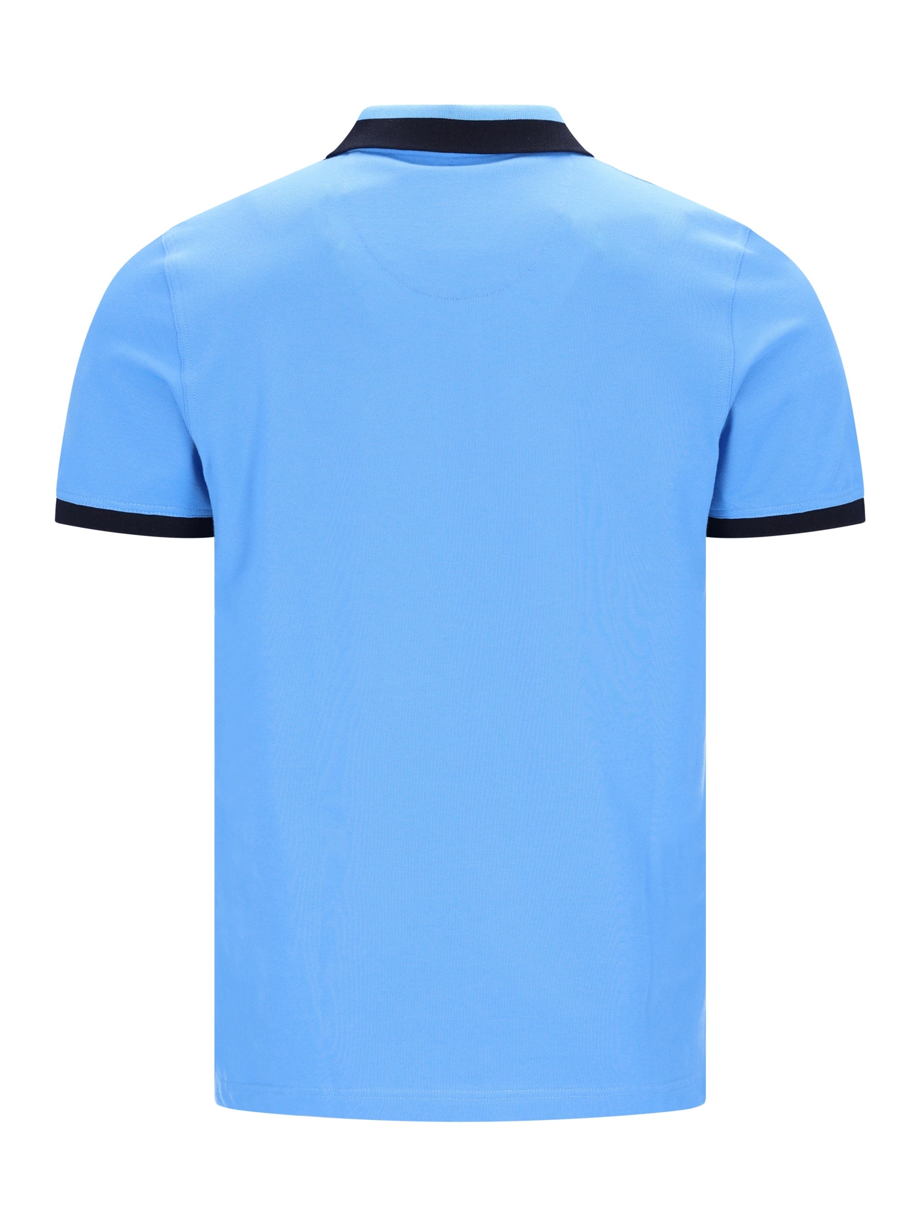 Hellblaues Pikee-Polo mit schwarzer Borte und dezenter Bruststickerei