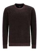 Dunkelbrauner chenille-pullover mit zweitonjacquard, strukturierter strickoptik und gerippten bündchen