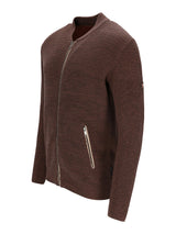 Braune strukturierte strickjacke mit blousonkragen und silbernen reißverschlüssen aus einem strukturmix