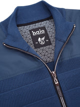Blaue hajo polo strickjacke mit struktur- und materialmix, reißverschluss und seitlichen eingriffstaschen