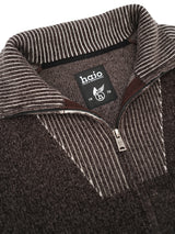 Dunkelbraune chenille strickjacke mit troyerkragen, frontreißverschluss und feinen weißen nadelstreifen