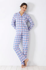 Hellblau und rosa kariertes Pyjama-Set für Damen.