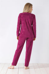 Langärmeliges magentafarbenes Pyjama-Set für Damen.