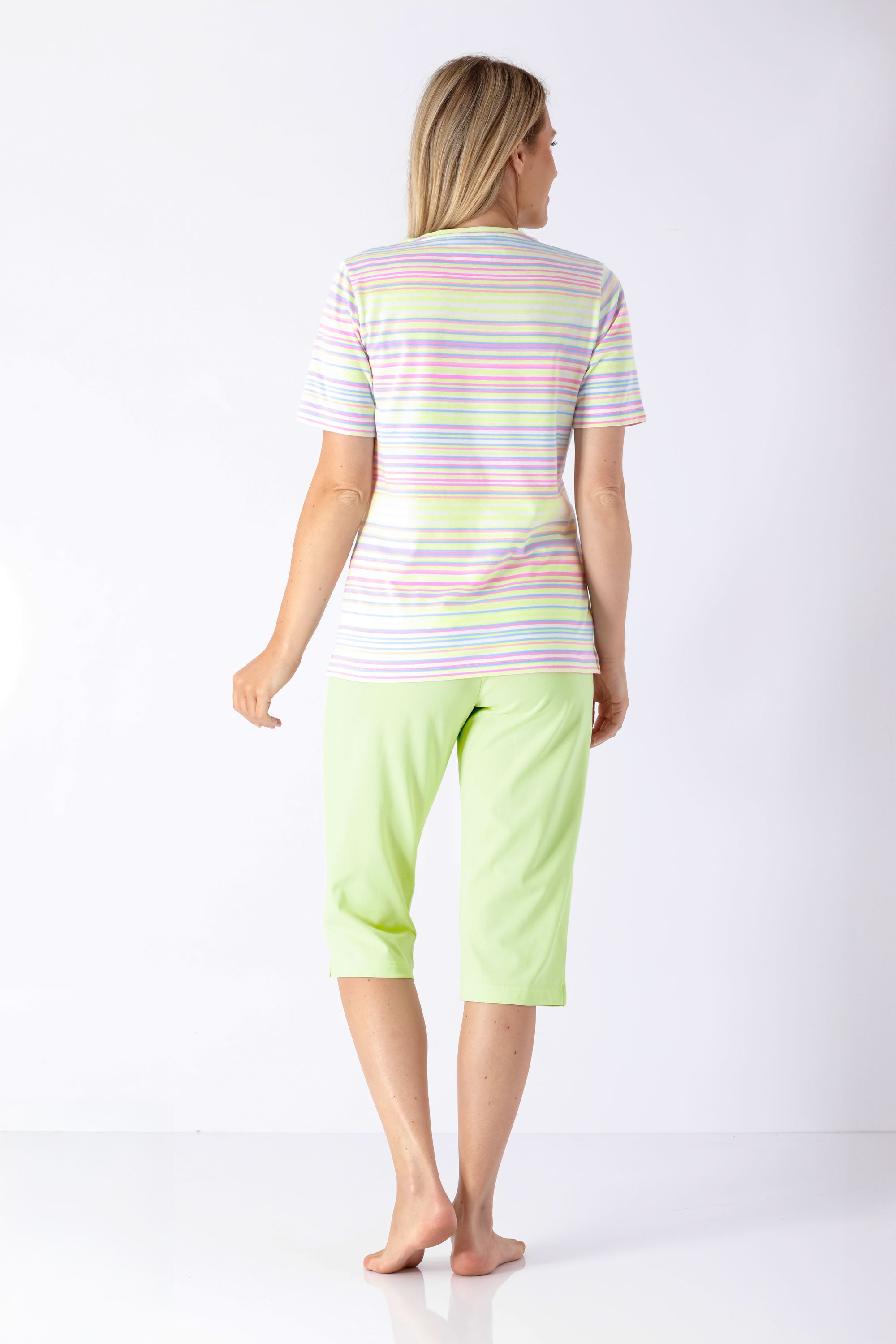 Damen Schlafanzug Capri Klima Komfort Original: Pastellgestreiftes Top mit Limettengrüner Capri-Hose