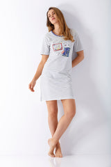 Damen Sleepshirt Premium Cotton: weiß-blau gestreiftes Nachthemd mit bunter Patchwork-Brust