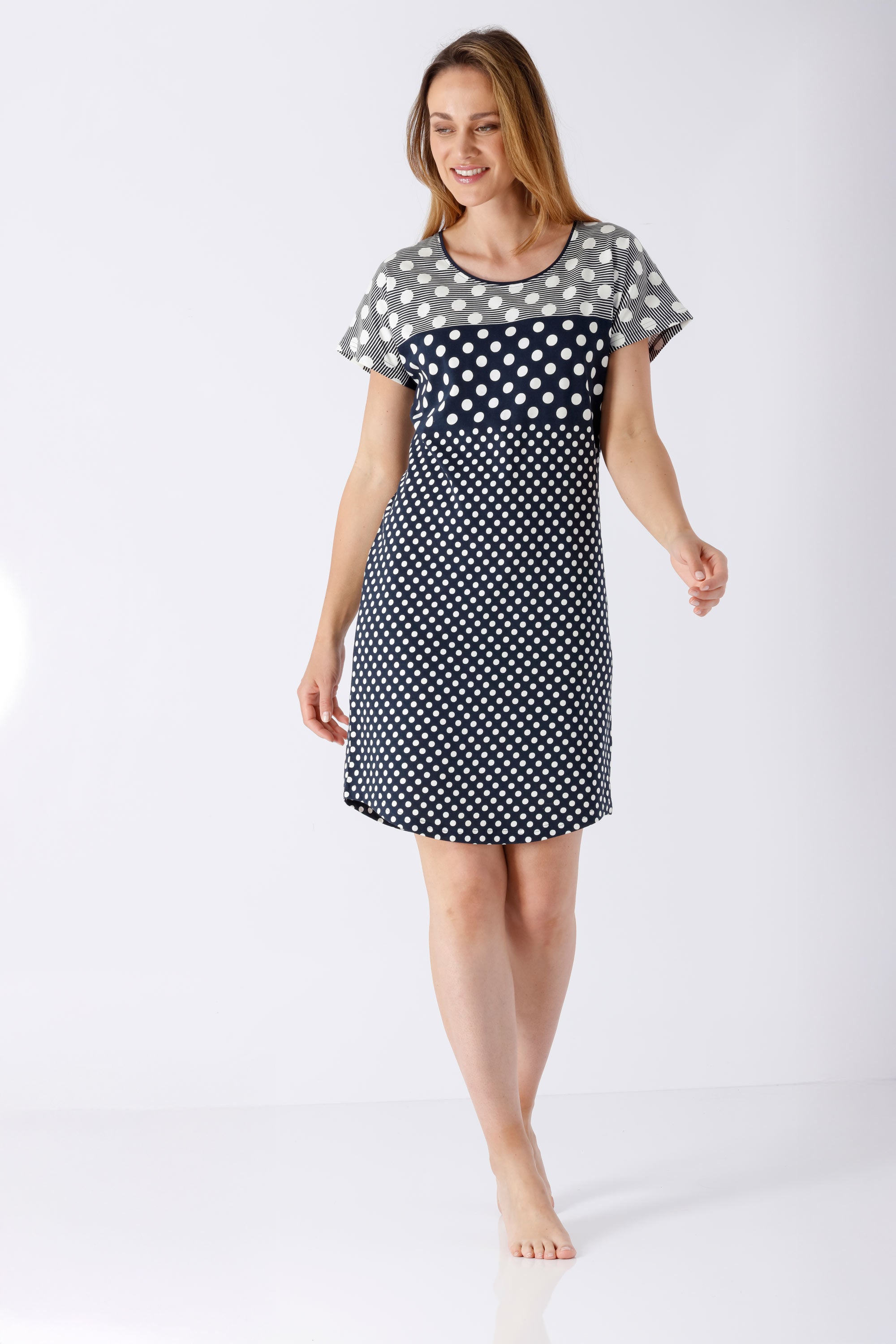 Damen Sleepshirt Premium Cotton in marineblau-weißem Polka-Dot mit kurzen Ärmeln