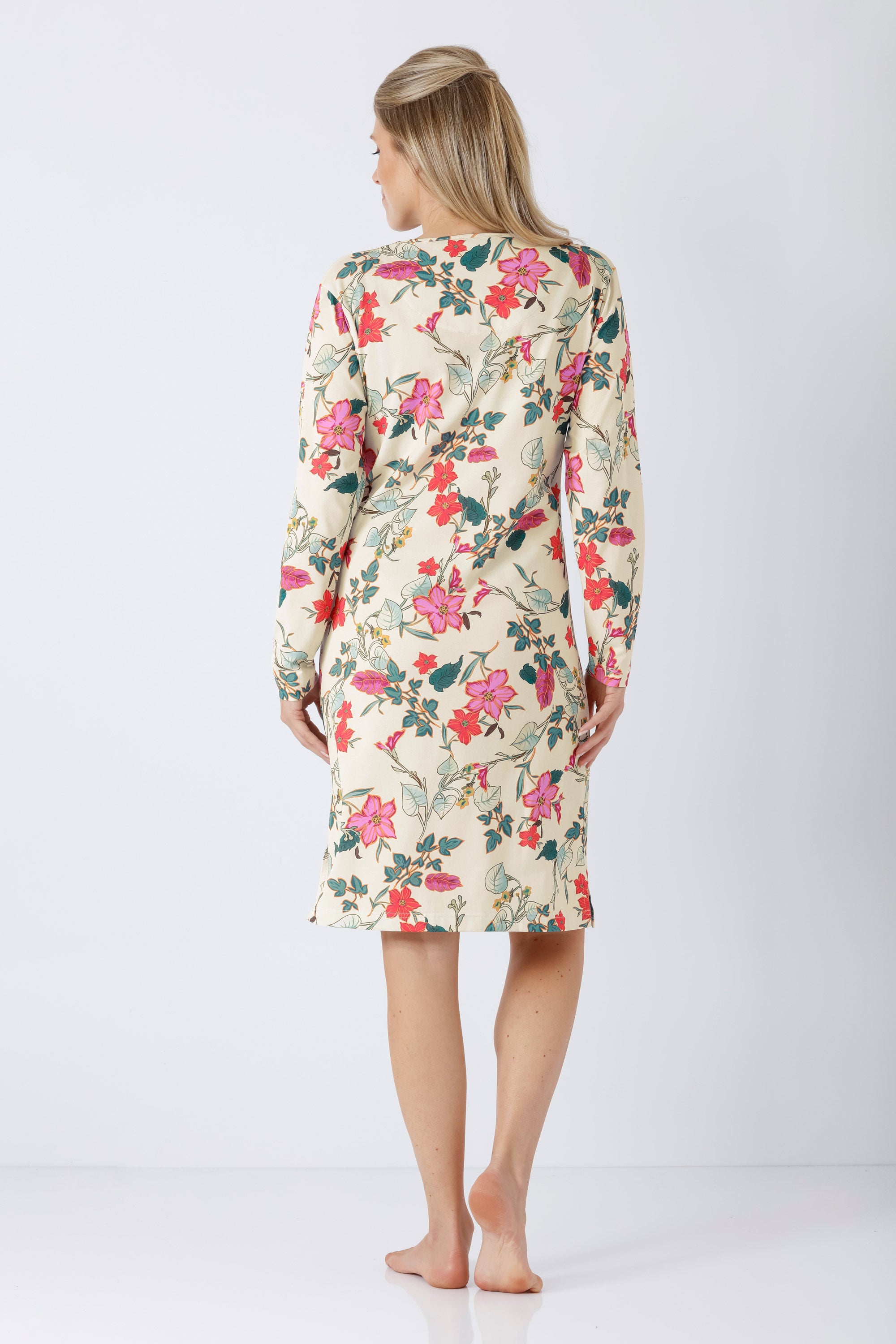 Damen nachthemd 105 cm mit klima komfort langärmelig knielang creme mit pink roten und grünen floralem muster
