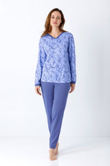 Damen schlafanzug mit bündchen klima komfort mit blauem floralem langarmoberteil und einfarbiger hose
