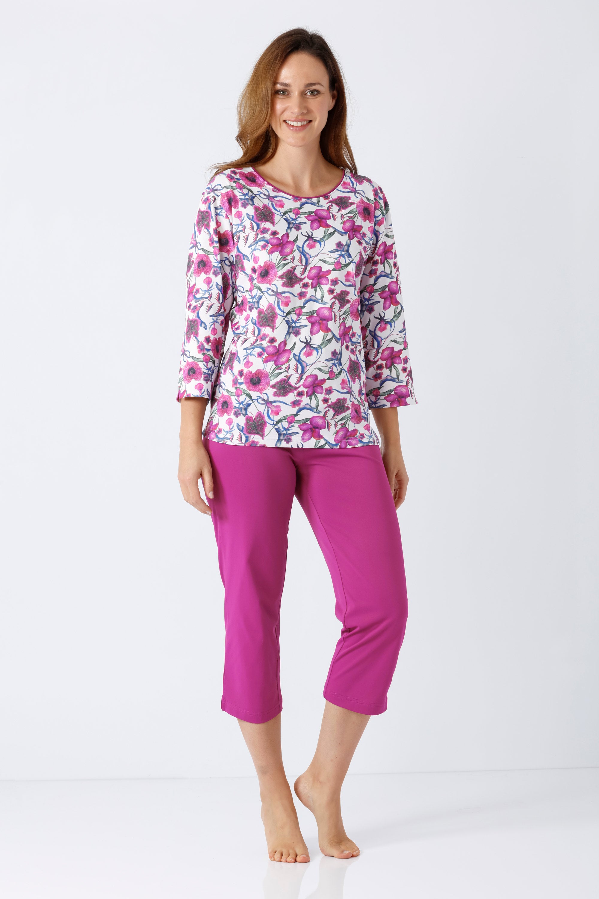 Damen schlafanzug 7/8 clima komfort mit floraler musterung und magentafarbenen caprihosen aus atmungsaktivem material
