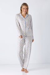 Damen schlafanzug pyjama premium cotton weiß mit zartem punktemuster und hellblauer besatz am kragen und patte