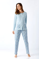 Damen schlafanzug ladies premium cotton hellblau mit floralen hosen und cardigan mit dekorativen taschen
