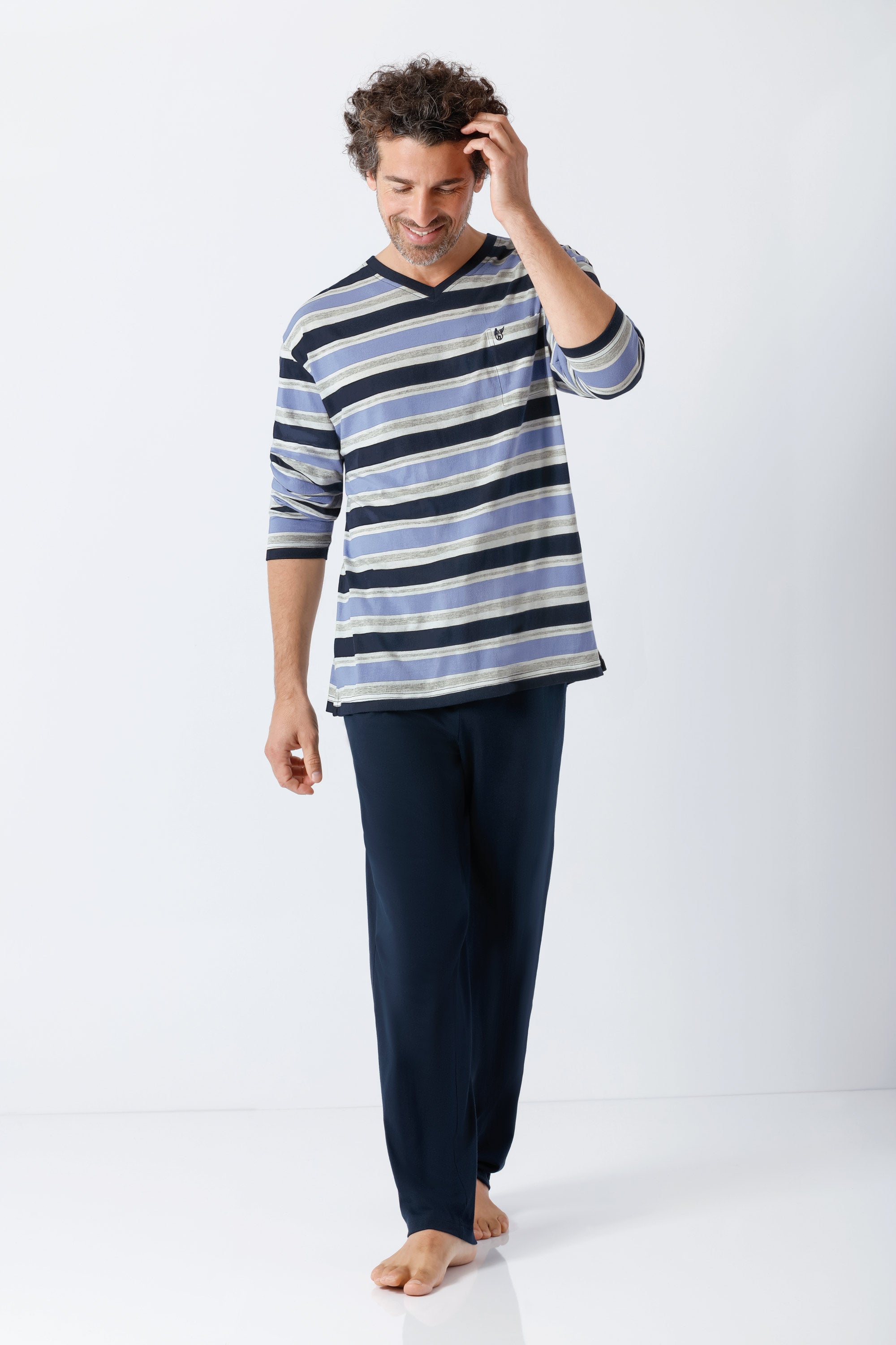 Nos Herren Schlafanzug Klima-Light® mit navy, hellblauen und grauen Streifen und kleinem Logo auf der Brust