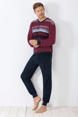 Gestreiftes Langarm-Pyjama-Set für Männer mit V-Ausschnitt und einfarbiger marineblauer Jogginghose.