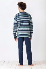 Gestreiftes Langarm-Pyjama-Set für Männer mit marineblauer Hose.