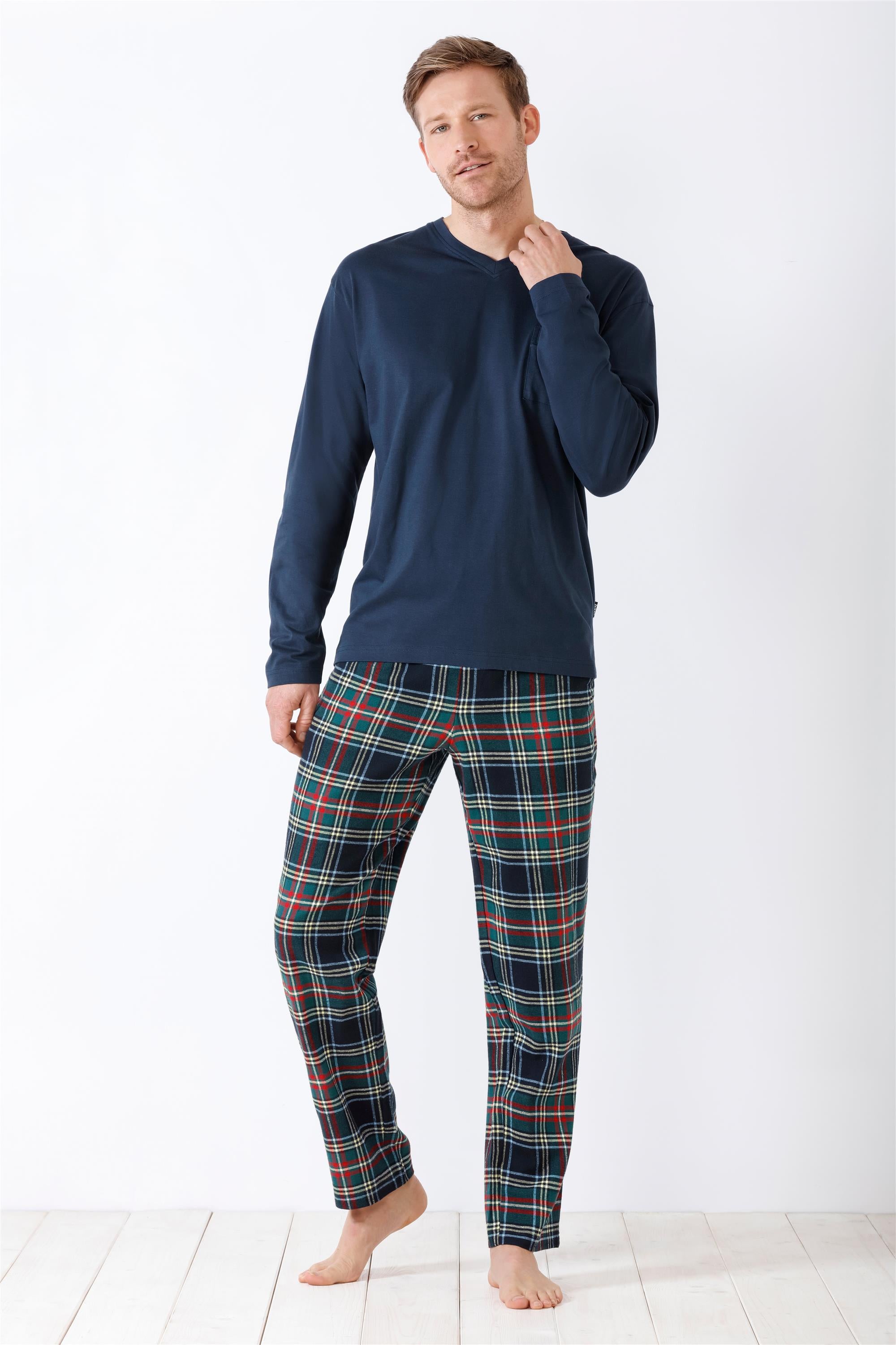 Langärmeliges Hemd und karierte Pyjamahose für Männer in Marineblau.