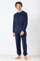 Marineblaues gemustertes Loungewear-Set aus Velours für Herren mit Bündchen an den Knöcheln und einer Brusttasche.