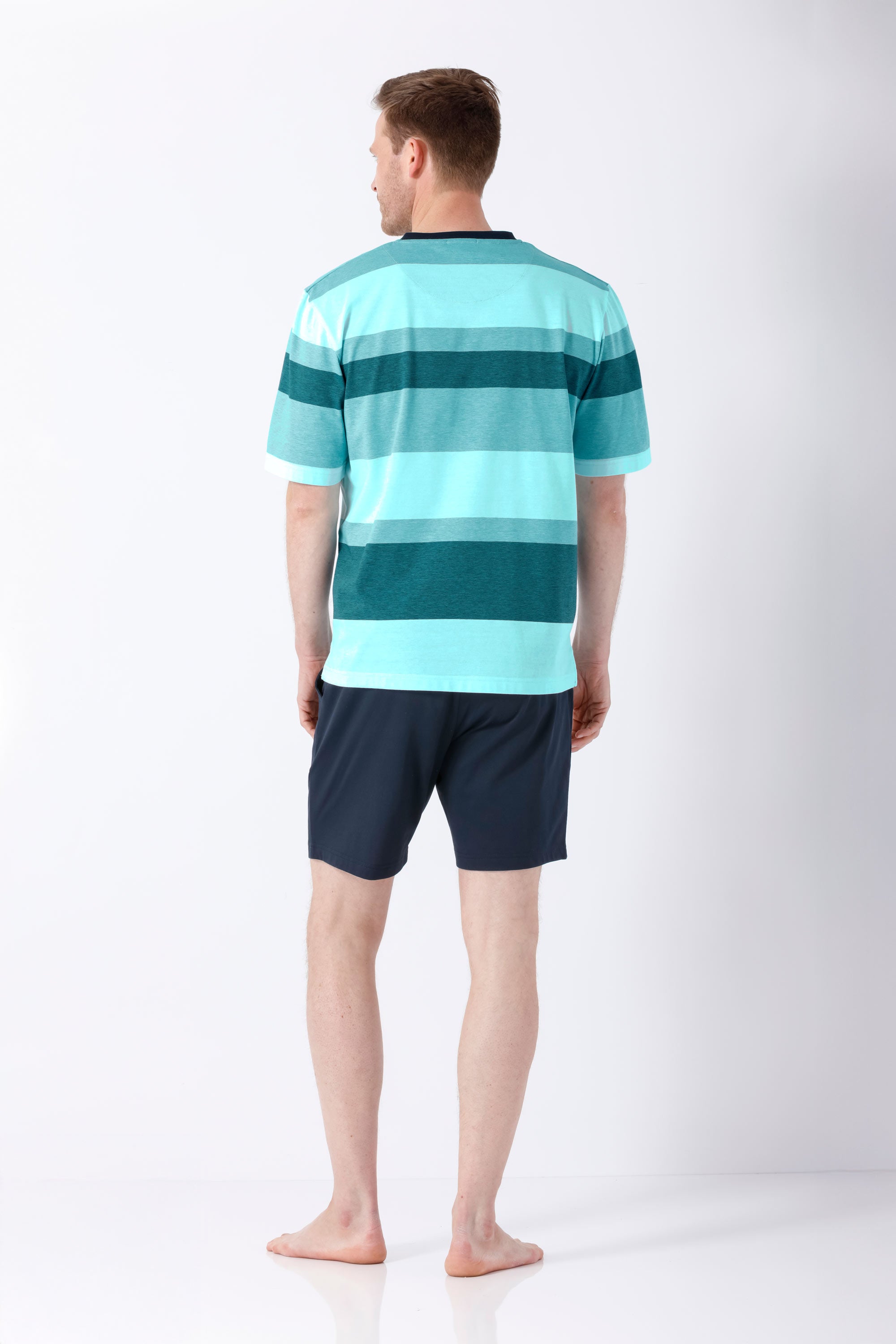 Mann in Klima Komfort® Herren Schlafanzug Shorty: teal-grüne Streifen, navy Shorts