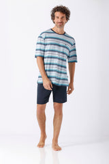 Herren Kurzarm-Schlafanzug-Shorty Klima-Soft® in horizontalen Streifen aus Teal, Blau und Weiss