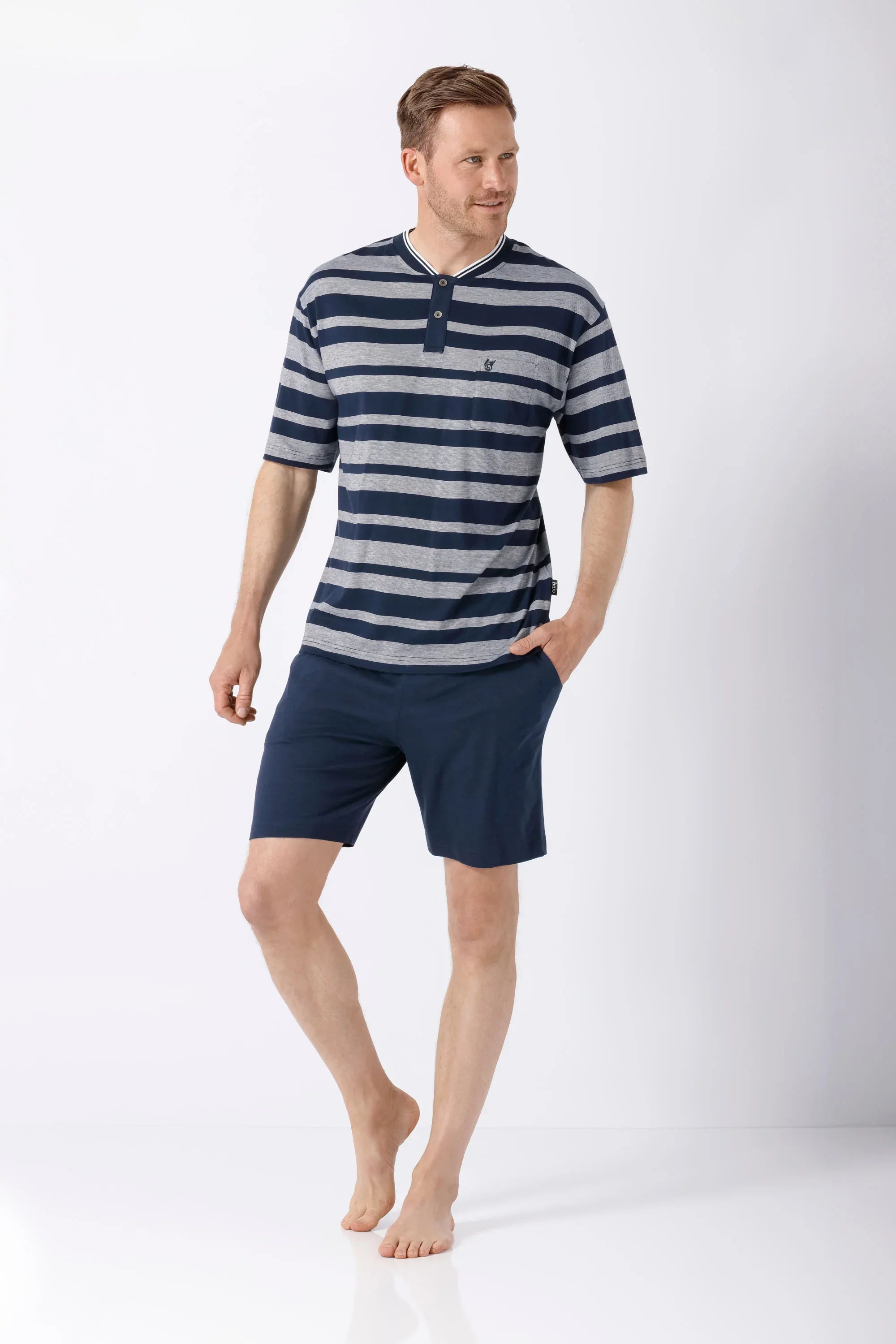 Herren Schlafanzug Shorty Premium Cotton TENCEL Modal: marine-grauer gestreifter Kurzarm-Henley-Top
