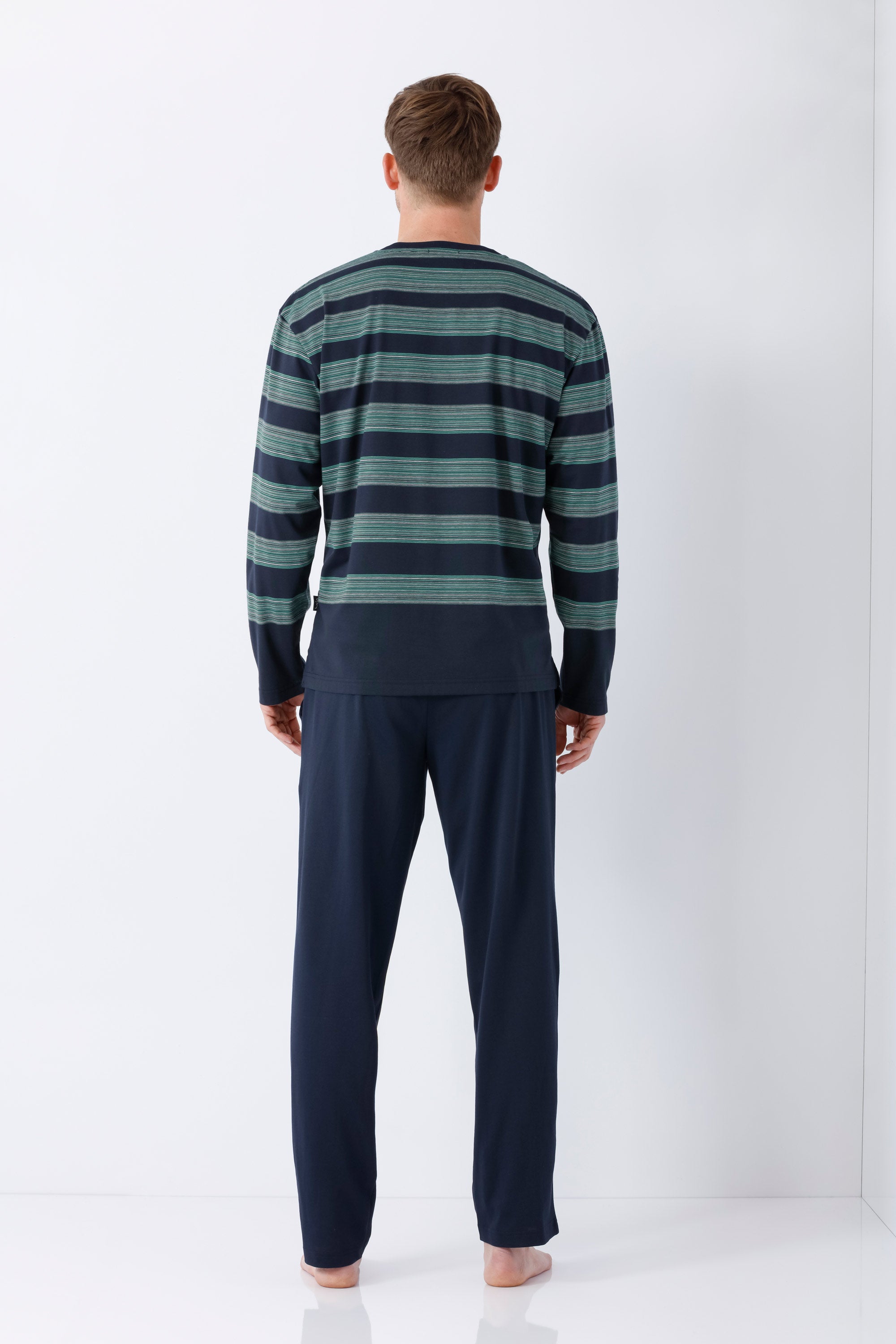 Herren schlafanzug klima komfort mit gestreiftem langarmshirt in dunkelgrün und türkis und einfarbiger marineblauer hose