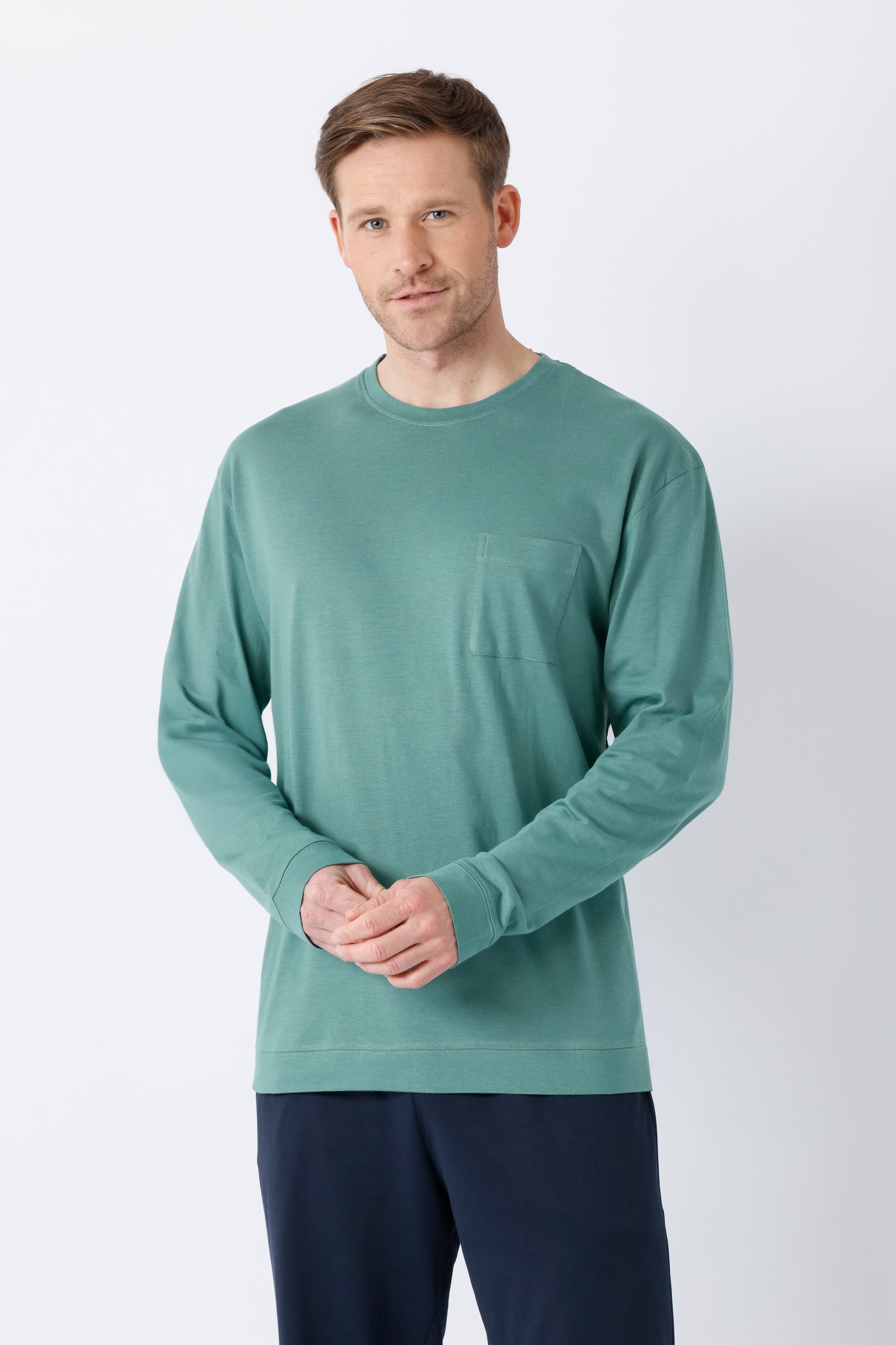 Herren shirt mio x mia premium cotton tencel modal teal langarmshirt mit subtiler brusttasche und rundhalsausschnitt
