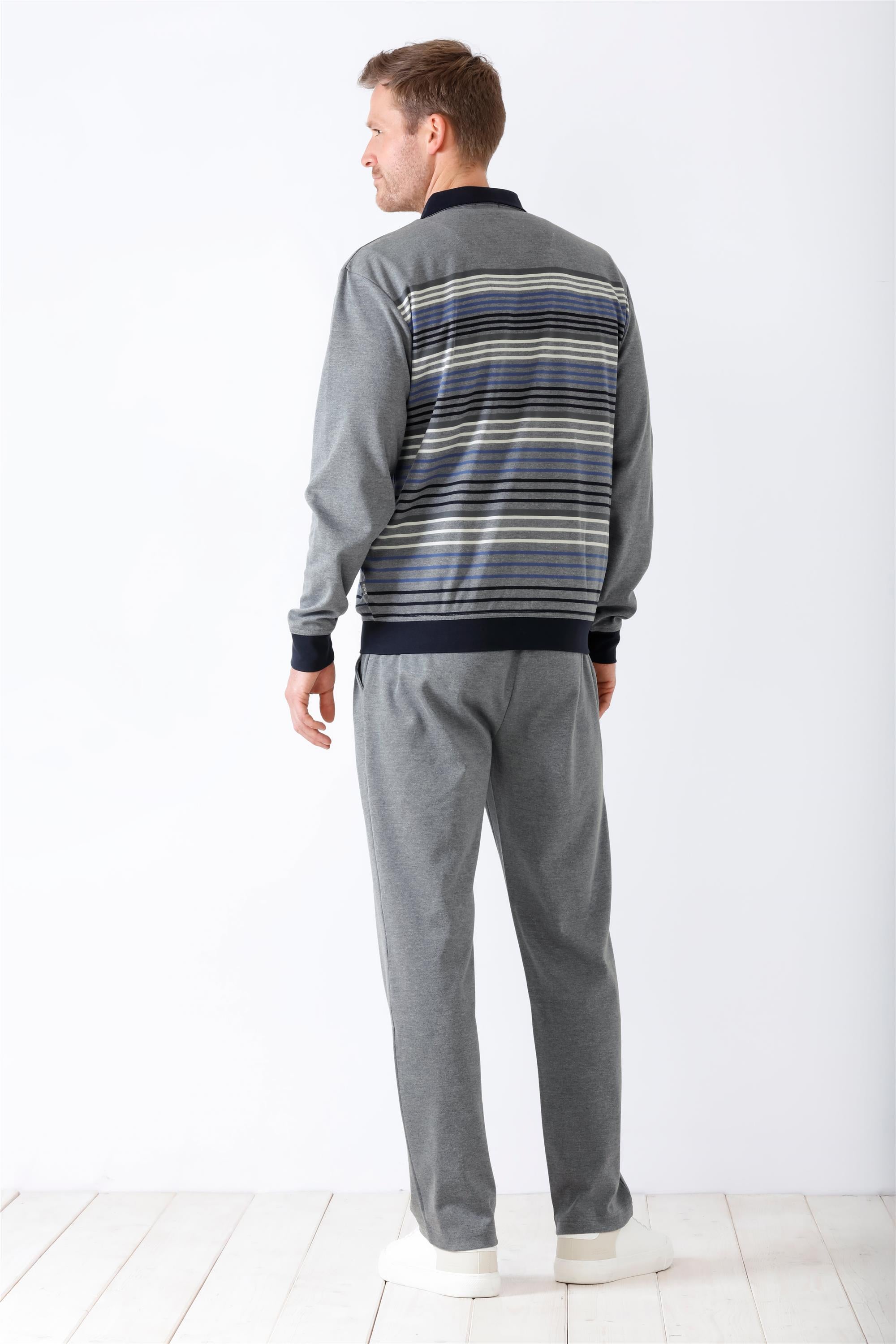 Grauer Trainingsanzug für Männer mit gestreifter Brust.
