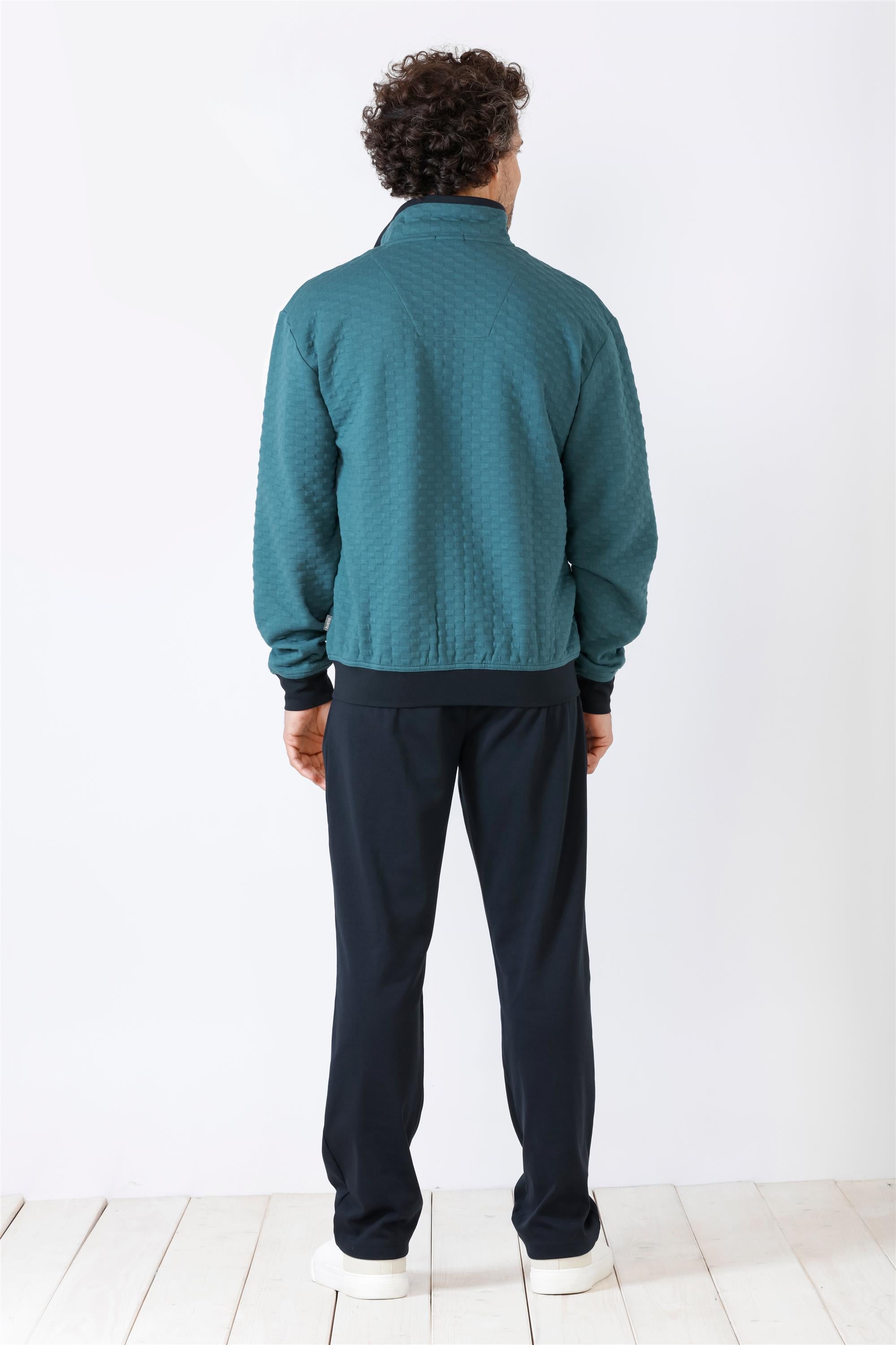 Blaugrüne Bomberjacke für Herren mit schwarzen Bündchen und Saum.