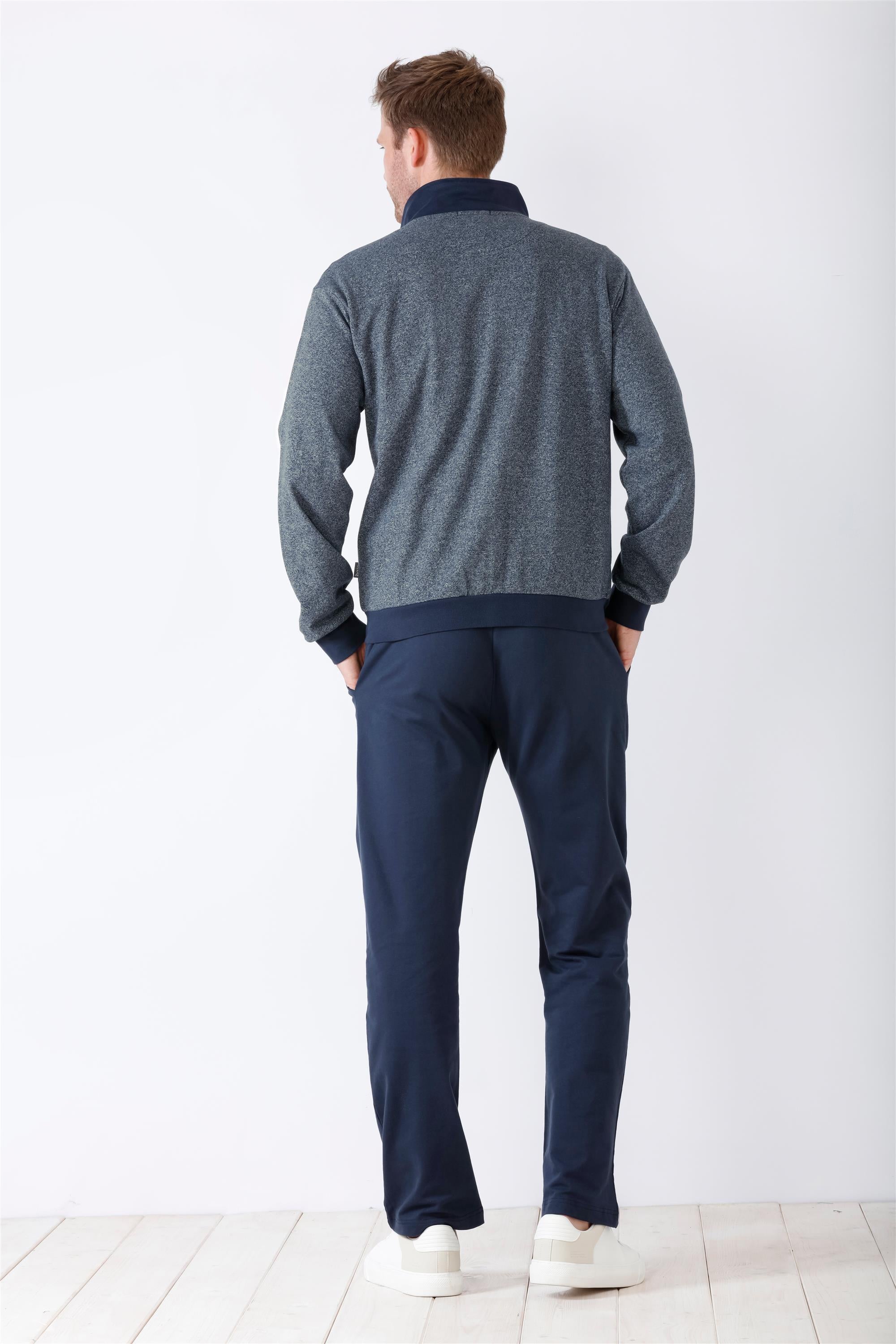 Marineblauer und grauer Trainingsanzug mit durchgehendem Reißverschluss und weißen Turnschuhen für Herren
