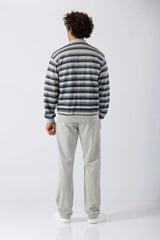 Mann in marine-grauem gestreiftem Bomber-Jackett mit Rippenbündchen, Herren Freizeitanzug