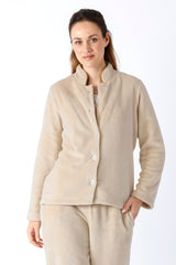 Beiger fleece pajamaoberteil mit stehkragen und passenden knöpfen aus dem damen nicki-anzug