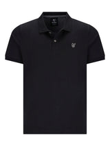 Schwarzes basic piqué-poloshirt aus hochwertigem material mit dezentem sticklogo auf der brust und knöpfen am kragen