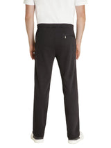 Schwarze basic sweathose stay fresh mit zugbandbund und dezenten seitentaschen aus weichem material