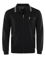 Schwarze Sportjacke mit Reißverschluss, grauer Kragenbesatz und Brusttasche.