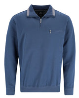 Marineblaues Pullover-Sweatshirt mit Viertelreißverschluss, Brusttasche und grauem Kragenbesatz.
