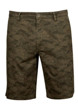 Chino-Shorts in Olivgrün und Braun mit Camouflage-Muster aus Baumwolle.
