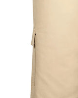Beigefarbener Canvas-Rucksack mit Reißverschluss und braunem Lederriemen.