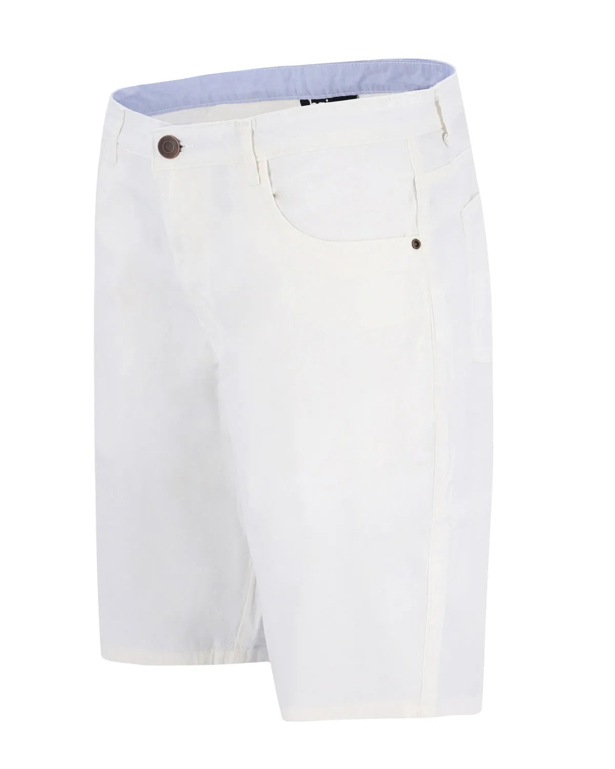 Weiße Golfshorts mit schwarzen Knöpfen und Taschendetails, wahrscheinlich aus Polyester oder Nylon.