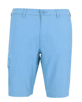 Hellblaue Cargo-Shorts mit mehreren Taschen und Knopfverschluss.