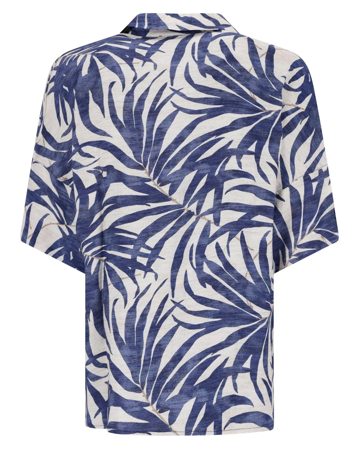 Kurzärmelige Bluse mit tropischem Blattdruck in Blau und Weiß.