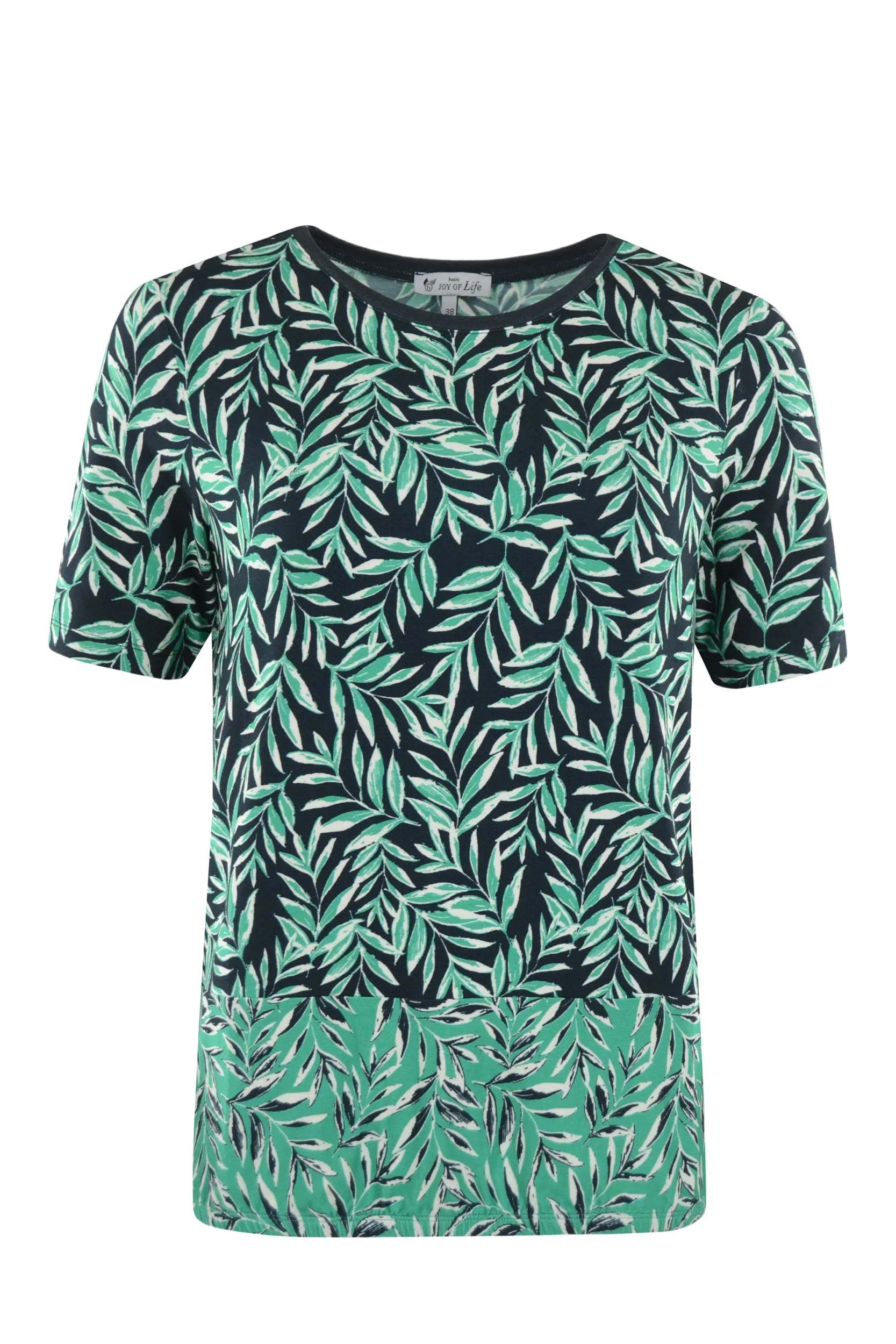 Grünes T-Shirt mit Palmenblatt-Print, kurzen Ärmeln und Rundhalsausschnitt.
