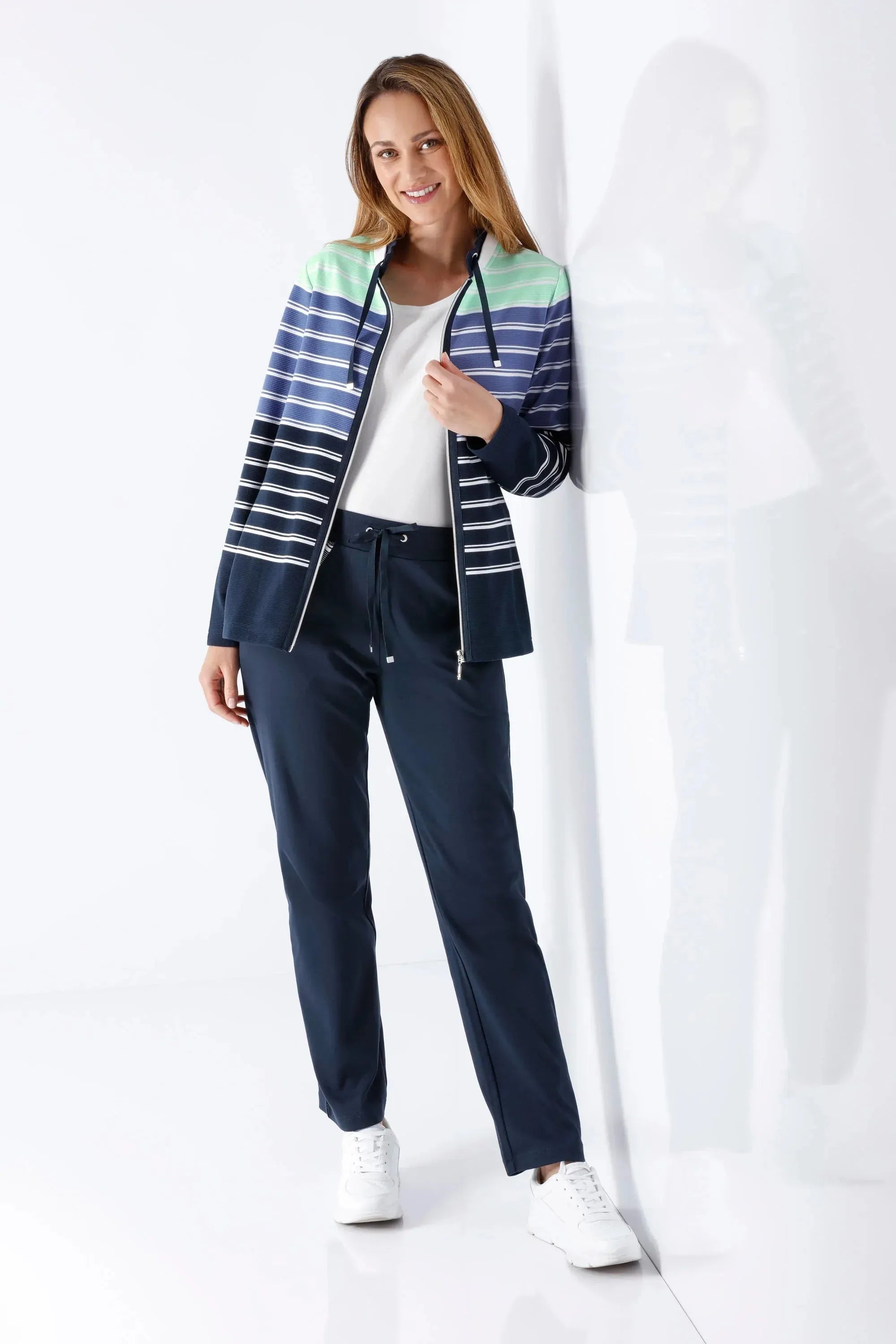 Damen Freizeitanzug Klima Komfort: Marineblau-weiß gestreifter Hoodie mit Minzgrün-Futter