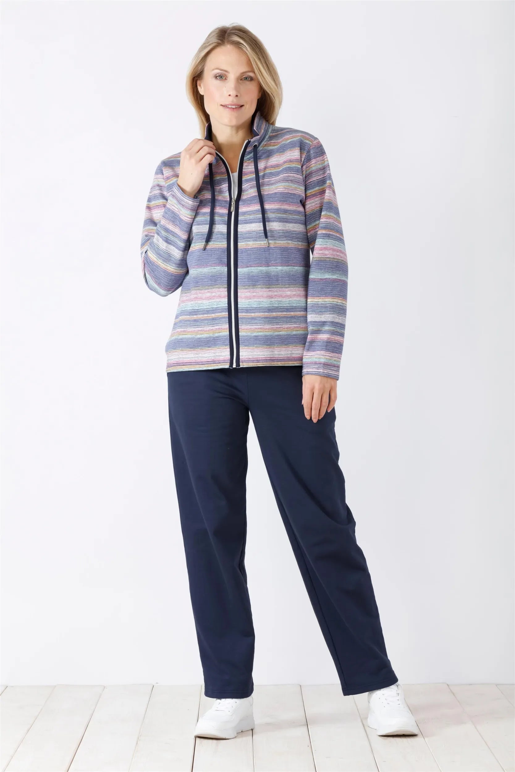 Gestreifte Fleecejacke mit Reißverschluss für Damen.